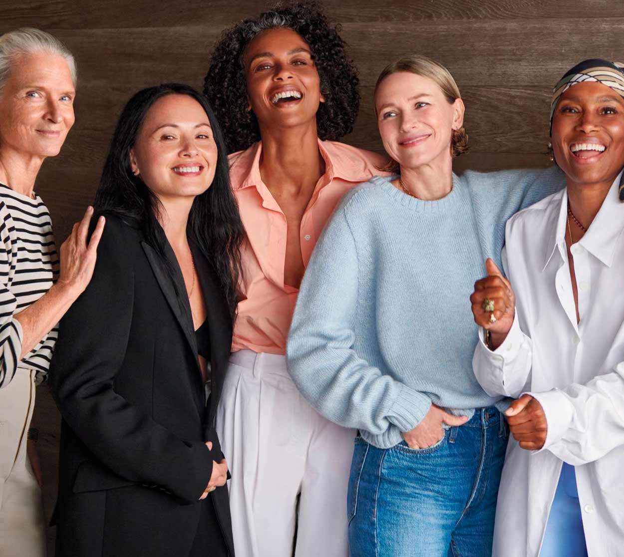 Naomi Watts and a group of ladies